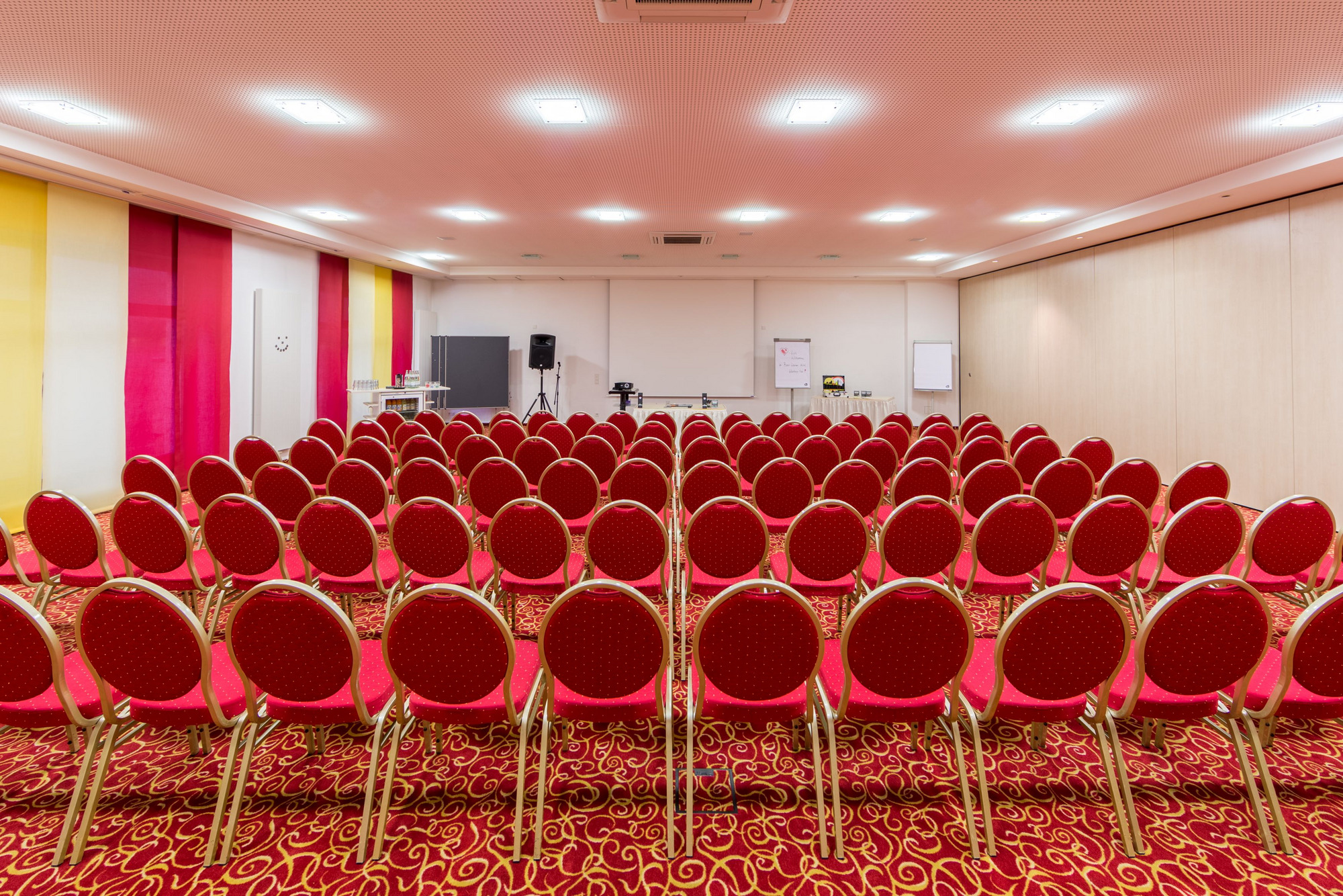 Seminarraum 1 in Stuhlreihen