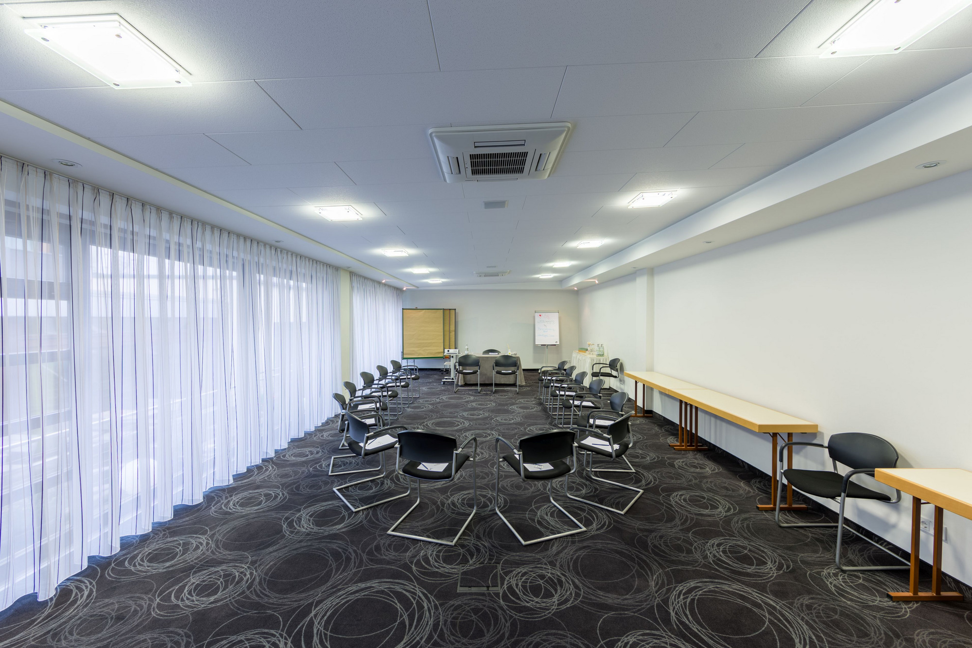 Seminarraum 3 in Stuhlreihen